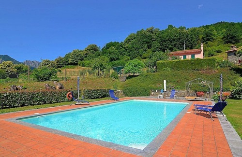 San Marcello Piteglio House | Villa delle Camelie B: A characteristic and welcoming apartment that covers the entire top floor of a villa surrounded by the greenery, with Free WI-FI.