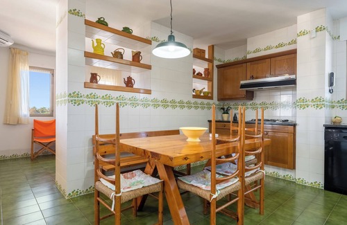 Deltebre Villa | Villa 'De L'ebre' with Private Pool, Wi-Fi and Air Conditioning