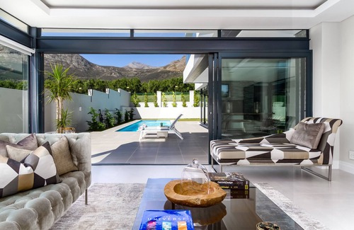 Franschhoek Villa | Villa De Luxe: Enjoy life in the lap of luxury
