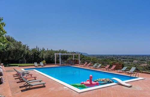 Capaccio-Paestum Villa | Villa dei Sorbi: A characteristic and welcoming three-story age-old farm house located on a hillside, facing the sea, with Free WI-FI.