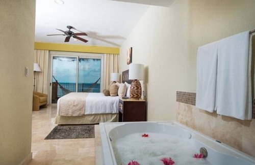 Playa Mujeres Resort | VILLA DEL PALMAR, CANCUN 2BR 5-star - ONE & THREE BR ALSO AVAILABLE.INQUIRE