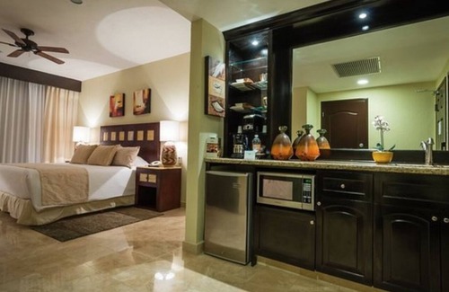 Playa Mujeres Resort | VILLA DEL PALMAR, CANCUN 2BR 5-star - ONE & THREE BR ALSO AVAILABLE.INQUIRE