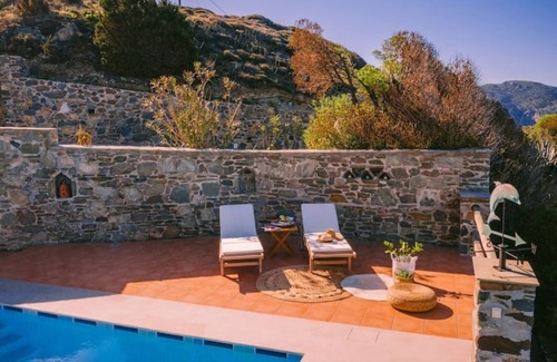 Syros Villa | Villa Delfini, beachfront, best 2-16 guests, Syros