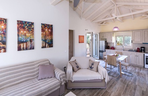 Lefktron Cottage | Villa Delilah cottage with private pool