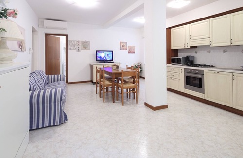 Deiva Marina Villa | Villa delle Ciliegie Orchidea apartment 2 minutes from Deiva beach
