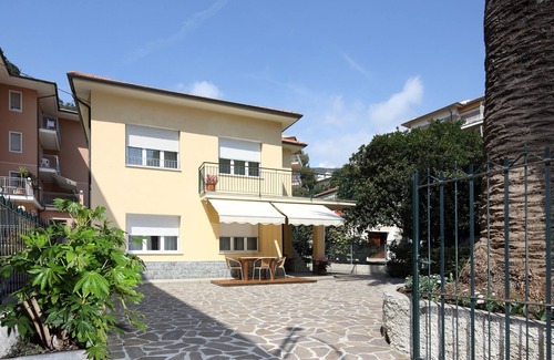 Deiva Marina Villa | Villa delle Ciliegie Orchidea apartment 2 minutes from Deiva beach