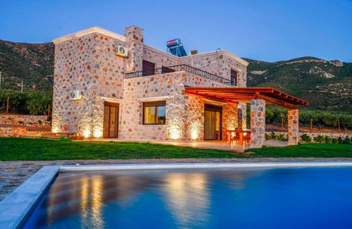 Livadia Villa | VILLA DEMETRA