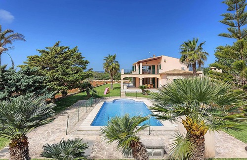 Felanitx Villa | Villa Deu Quarterades - This spacious villa includes a private pool, WI-FI & A/C