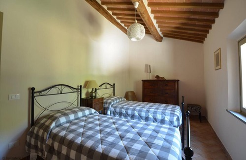 Nugola Villa | Villa di Mezzo - sleeps 8 guests in 4 bedrooms