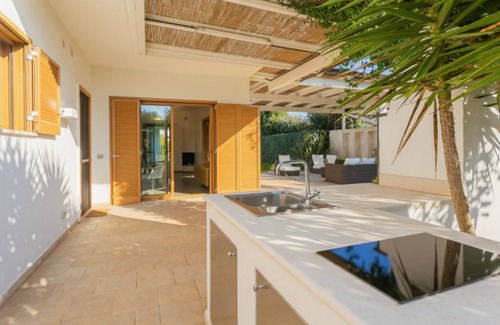 Polignano a Mare Villa | Villa Dolce Vita | 3 Bedrooms | Spacious Garden with Private Pool, Hot Tub, Sauna and BBQ | Polignano a Mare