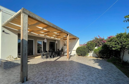 Funtana Meiga Villa | Villa "Domus Bianca" with Sea View, Garden & Wi-Fi