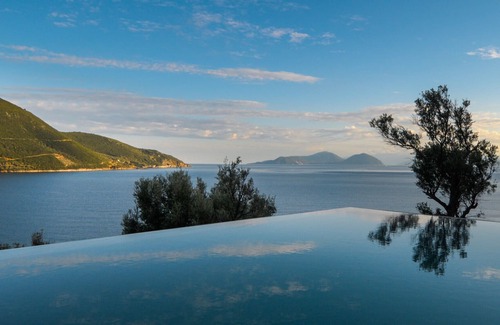 Evgiros Villa | Villa Doukato-exclusive on Vassiliki bay in walking distance from the beach