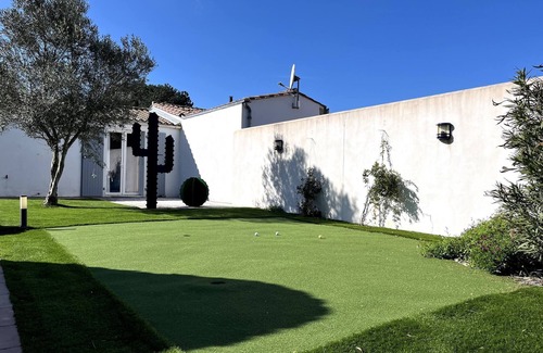 La Couarde-sur-Mer Villa | Villa du Bois Henri IV : Villa with heated swimming pool for up to 8 people