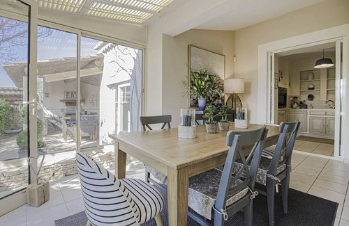 Cabrieres-d'Avignon Villa | Villa Dumaines, Cabrieres, pool views and subtle elegance