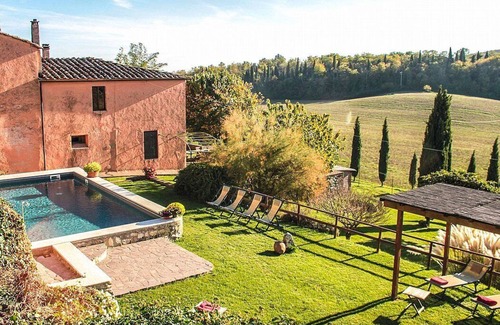 Simignano Villa | Villa Ebe: An elegant and welcoming two-story villa in the characteristic style of the Tuscan countryside, with Free WI-FI.