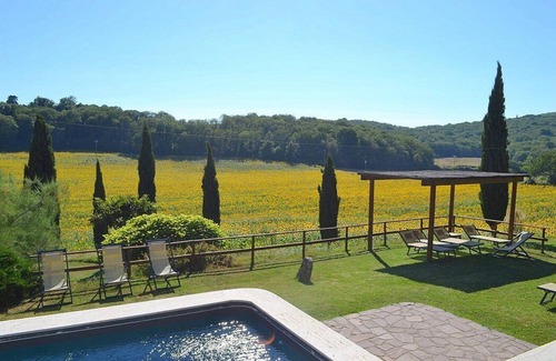 Simignano Villa | Villa Ebe: An elegant and welcoming two-story villa in the characteristic style of the Tuscan countryside, with Free WI-FI.