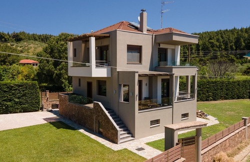 Paradhisos Villa | Villa Efmaria by TravelPro Services