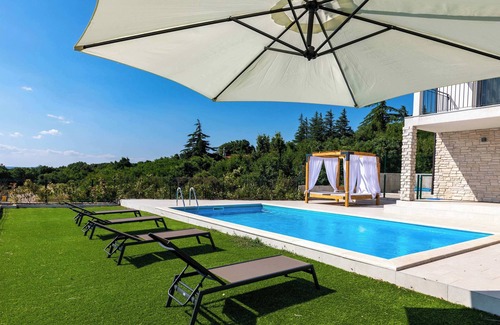 Diminici Villa | Villa Elysium Summary