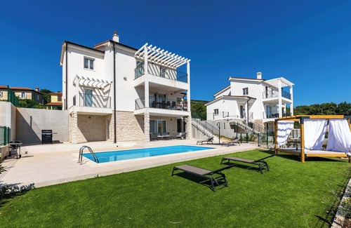 Diminici Villa | Villa Elysium Summary