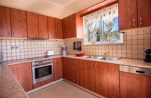 Lakithra Villa | Villa Eleftheria: 4 bedrooms for up to 9 adults, pool and outstanding 180° views