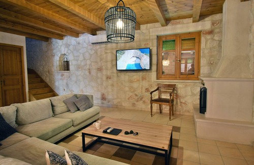 Akrotiri Villa | Villa Elektra of Jootiq Villas. Combine traditional stone built concept with supreme comfort!