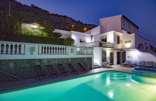 Conca dei Marini Villa | Villa Elena is a prestigious villa with a pool and suggestive sea view.