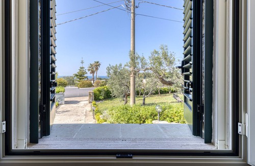 Marina di Pescoluse Villa | Villa Elena with Sea View, Wi-Fi and Air Conditioning