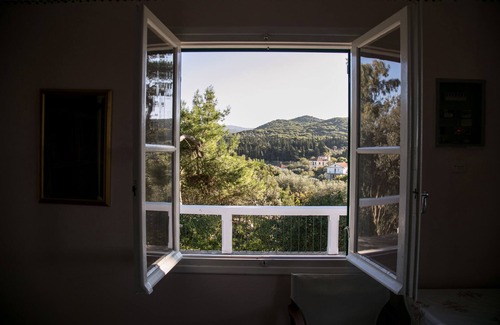 Mesovounia Villa | Villa eleni family tradiotional house