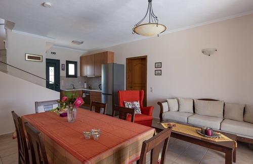 Meganisi House | Villa Eleni | Private Pool & Sea View | Sleeps 6 people