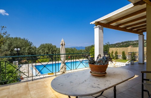 Meganisi House | Villa Eleni | Private Pool & Sea View | Sleeps 6 people