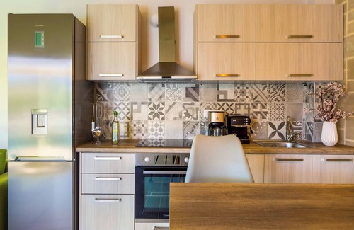 Nopigia Villa | Villa Elenitsa - Stylish Property Just 200m from Beach & Restaurants