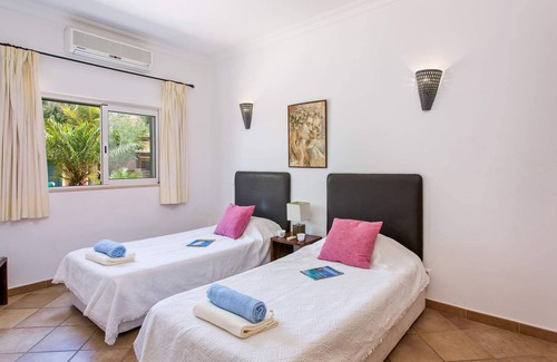 Guia Villa | Villa Elenor A - Central location in Vale Da Parra - 3 adjoining villas