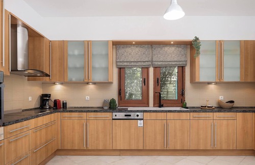 Monopari Villa | Villa Elesia, with easy access to southern beaches