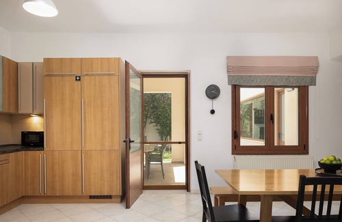 Monopari Villa | Villa Elesia, with easy access to southern beaches