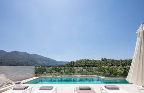 Monopari Villa | Villa Elesia, with easy access to southern beaches