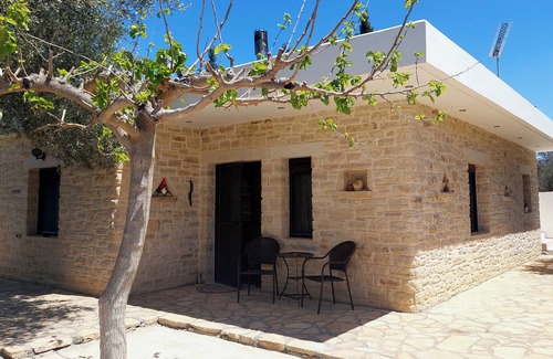 Sivas House | Villa Elia is situated in a quiet area, surrounded by olive trees with a private
