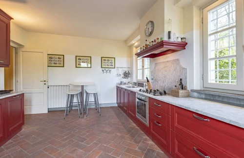 Capannori Villa | Villa Elixir - Seven Bedroom Villa, Sleeps 14