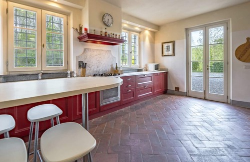 Capannori Villa | Villa Elixir - Seven Bedroom Villa, Sleeps 14