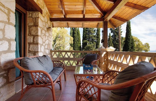Lithakia House | Villa Elizabeth with Garden, Balcony & Wi-Fi