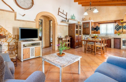Portopetro Villa | Villa "Els Ullastres" very close to the beach, with Wi-Fi and private garden; parking available