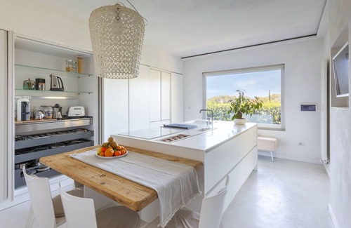 Terranuova Bracciolini Villa | Villa Ema: a contemporary villa and pool near a Tuscan restaurant