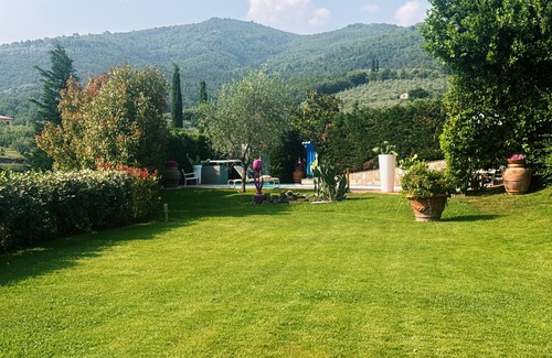 Terranuova Bracciolini Villa | Villa Ema: a contemporary villa and pool near a Tuscan restaurant