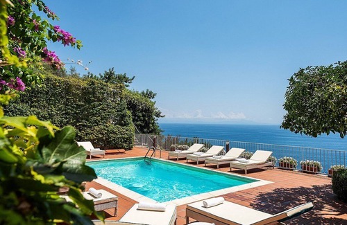 Pogerola Villa | Villa Emozione: A splendid two-story villa which faces the sun and the sea, with Free WI-FI.