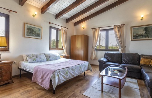 Tergu Villa | Villa 'Endeavour' with Mountain View, Private Pool and Wi-Fi