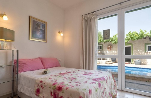 Tergu Villa | Villa 'Endeavour' with Mountain View, Private Pool and Wi-Fi