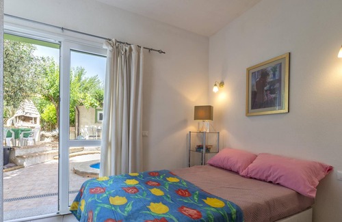 Tergu Villa | Villa 'Endeavour' with Mountain View, Private Pool and Wi-Fi