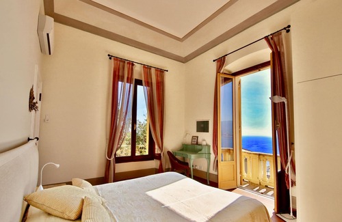 Zoagli Villa | VILLA ENRICA by KlabHouse- 4BR w/AC & Terrace & Seaview & Prkg