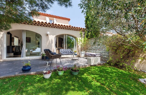 Ensues-la-Redonne Villa | Villa 'Ensues' with Sea View, Wi-Fi and Air Conditioning