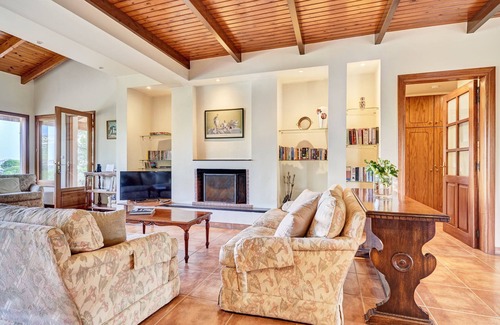 Filerimos House | Villa Eremia, meaning “Serenity" in Greek, is a tranquil holiday retreat