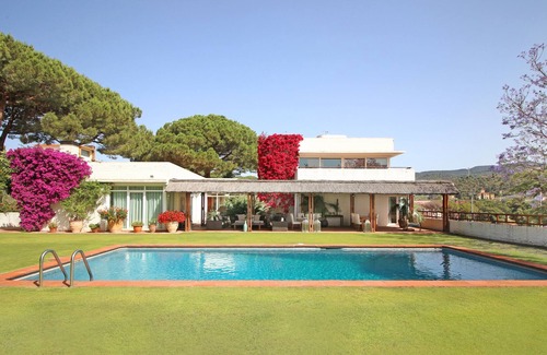 Sant Andreu de Llavaneres Villa | Villa Torre Blanca, at the Golf Club, 5' from the beach and 35' from Barcelona